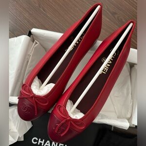 CHANEL RARE NWT red ballet flats 40
